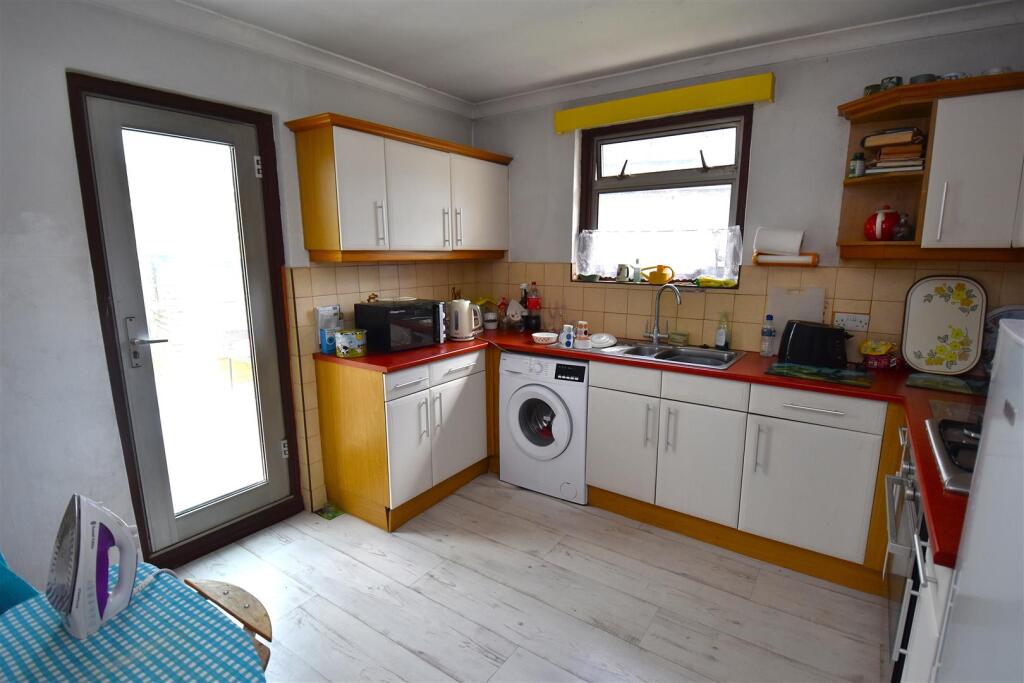 House in Rochford - More