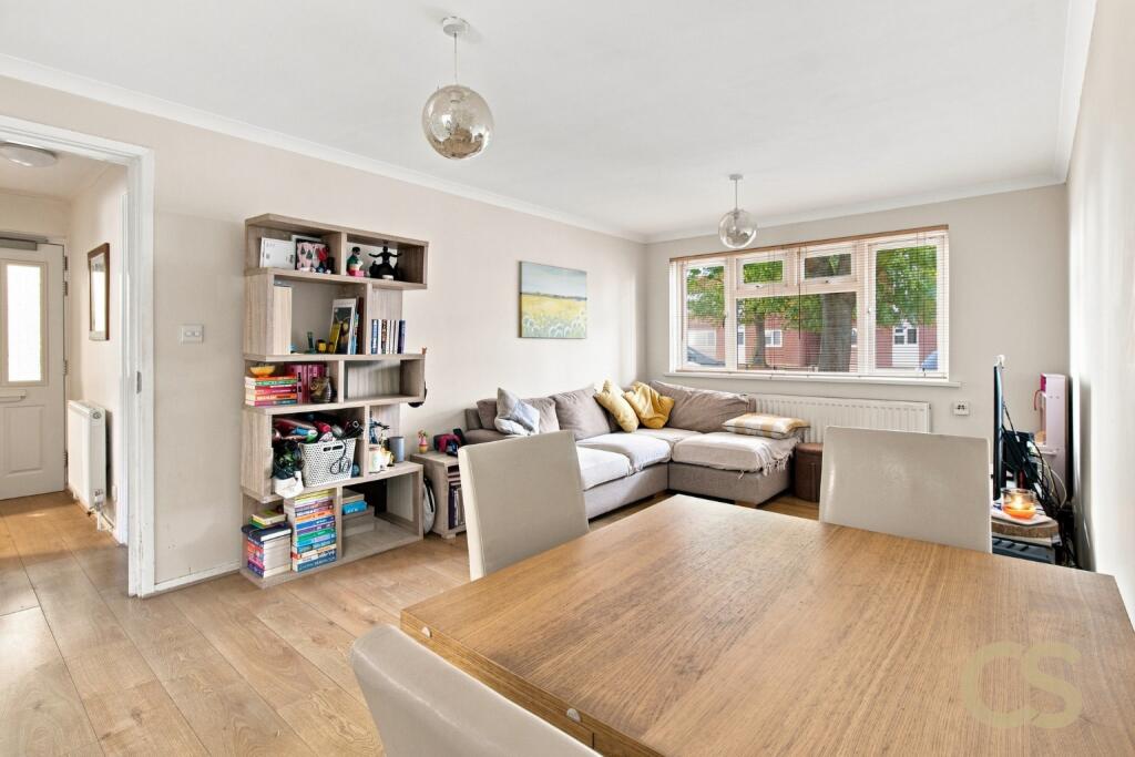 Apartment in Broxbourne, Hertfordshire - View 3