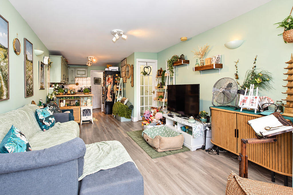 Apartment in Dacorum, Hertfordshire - View 2
