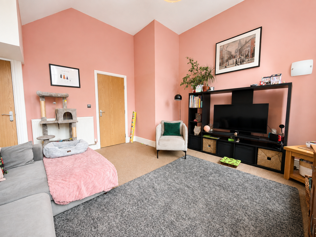 House in Bradford, Ferncliffe, Bingley - More