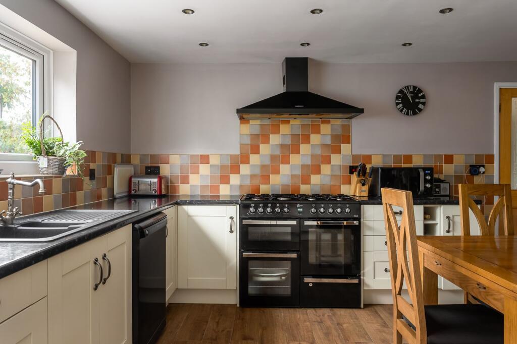 House in Dudley - View 4