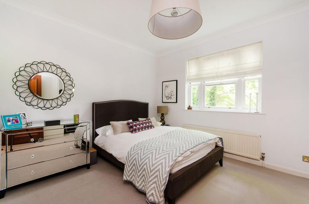 Apartment in Harrow - View 3