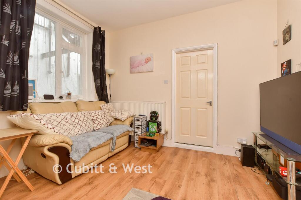 Apartment in Sutton - View 2