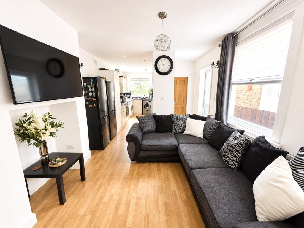 House in London - View 5