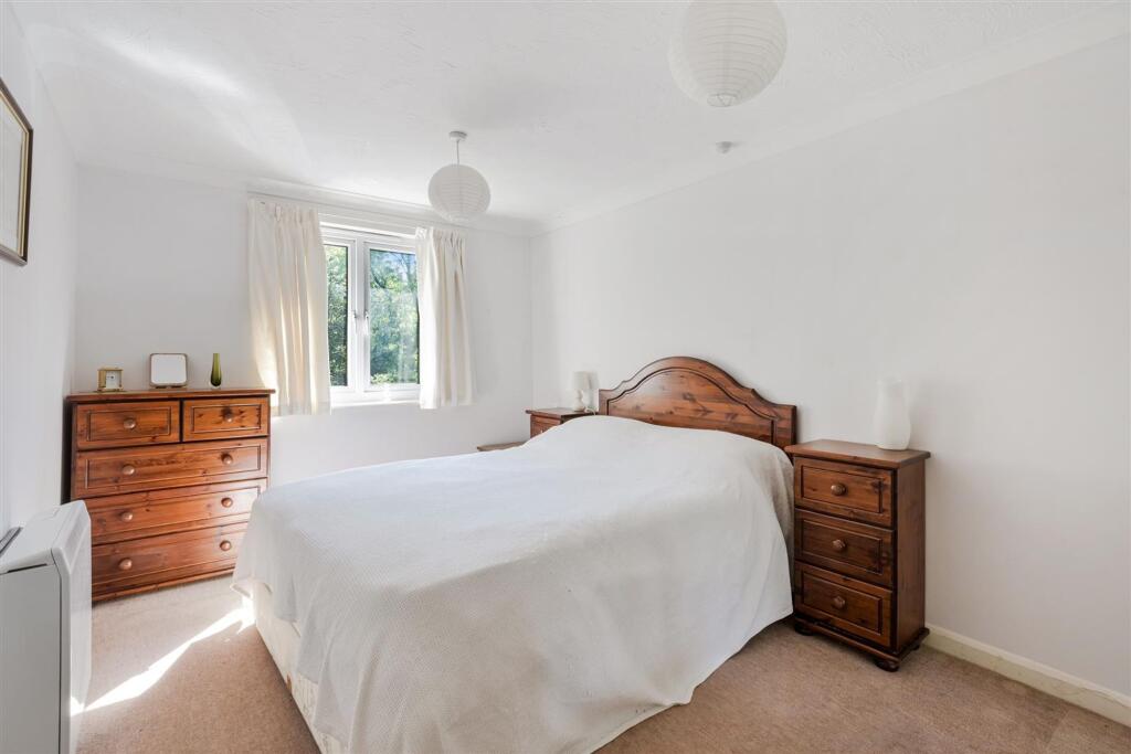 Apartment in Kingston upon Thames - View 5