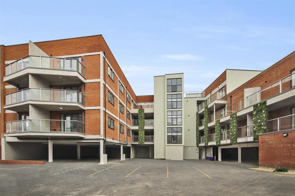 2-bed flat on NN10, Home Suite Home, Rushden, £205,000