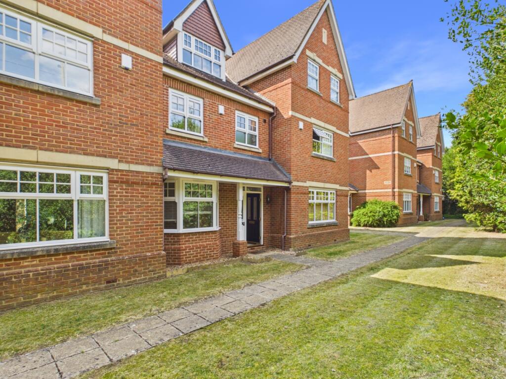 Main image of property: Highlands, Farnham Common, Buckinghamshire, SL2