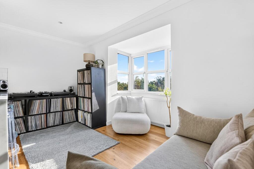 Apartment in London - View 2