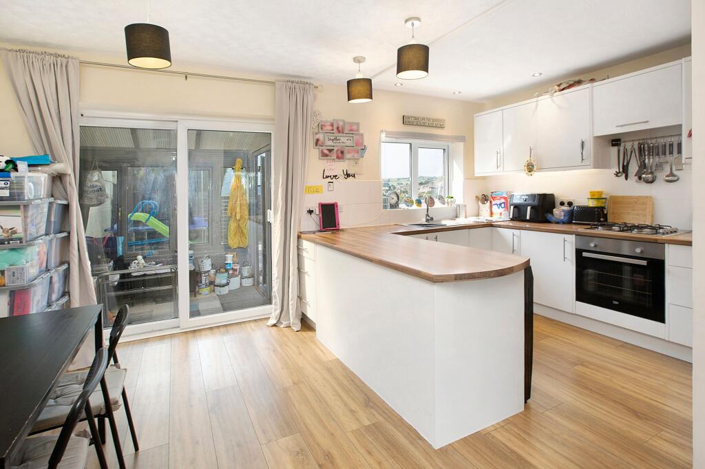 House in Teignbridge, Teignmouth - More