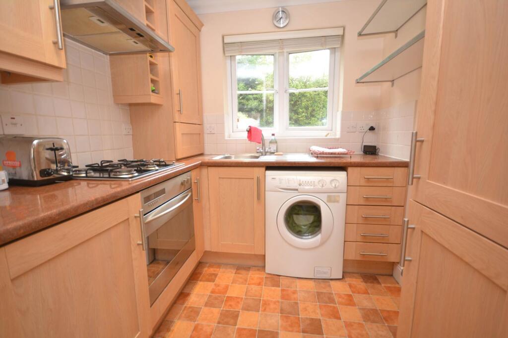 Meadowbank Close, Amersham photo 4