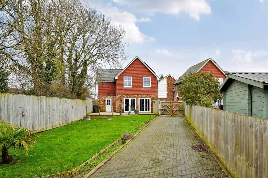 Applegate Court, Appledore, Kent TN26 2AQ photo 2