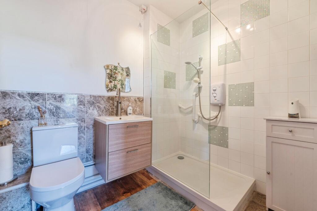 Apartment in Southend-on-Sea - More