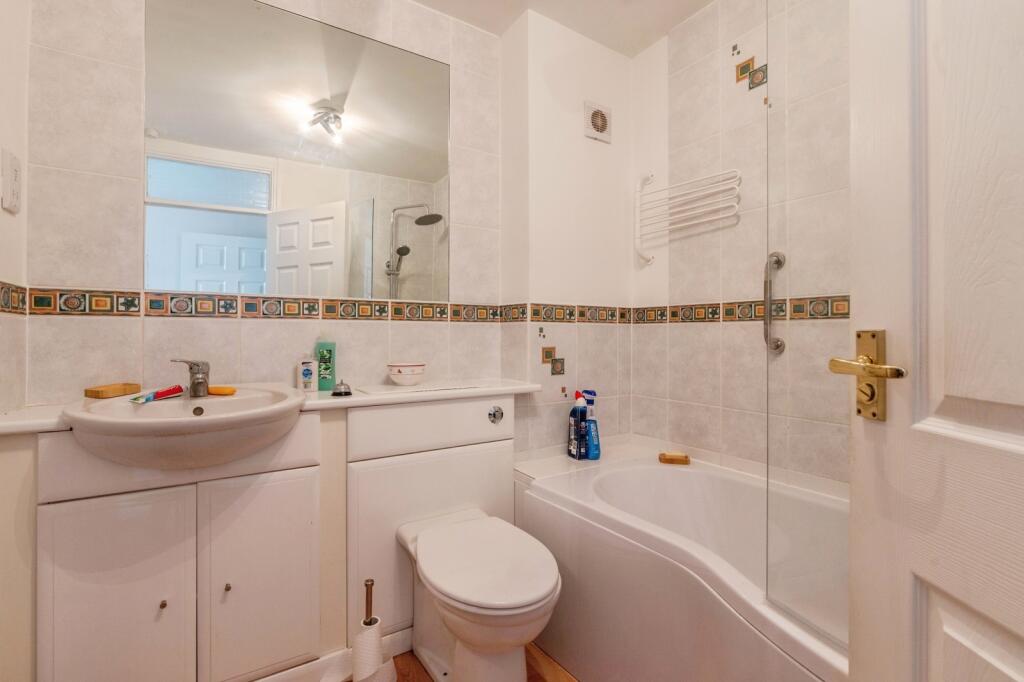 Apartment in Southend-on-Sea - View 5