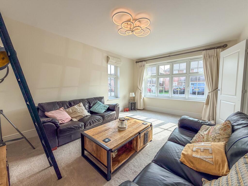 Hadrian Way, Nuneaton, CV11 photo 3