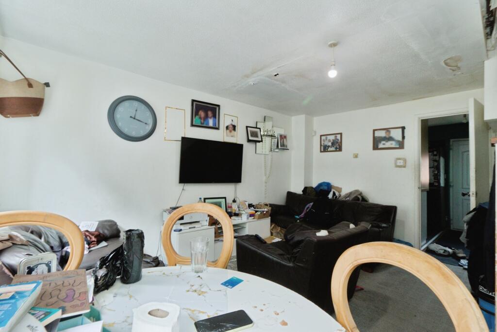 House in London, Glyndon, Plumstead - More