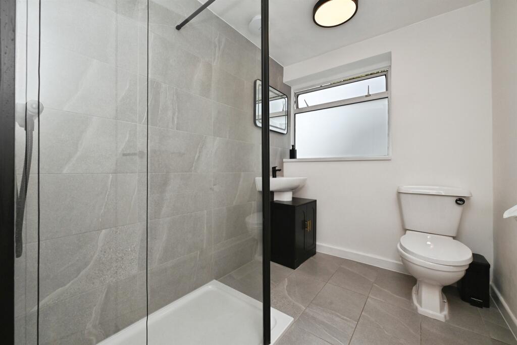 House in Broxbourne, Wormley - View 5