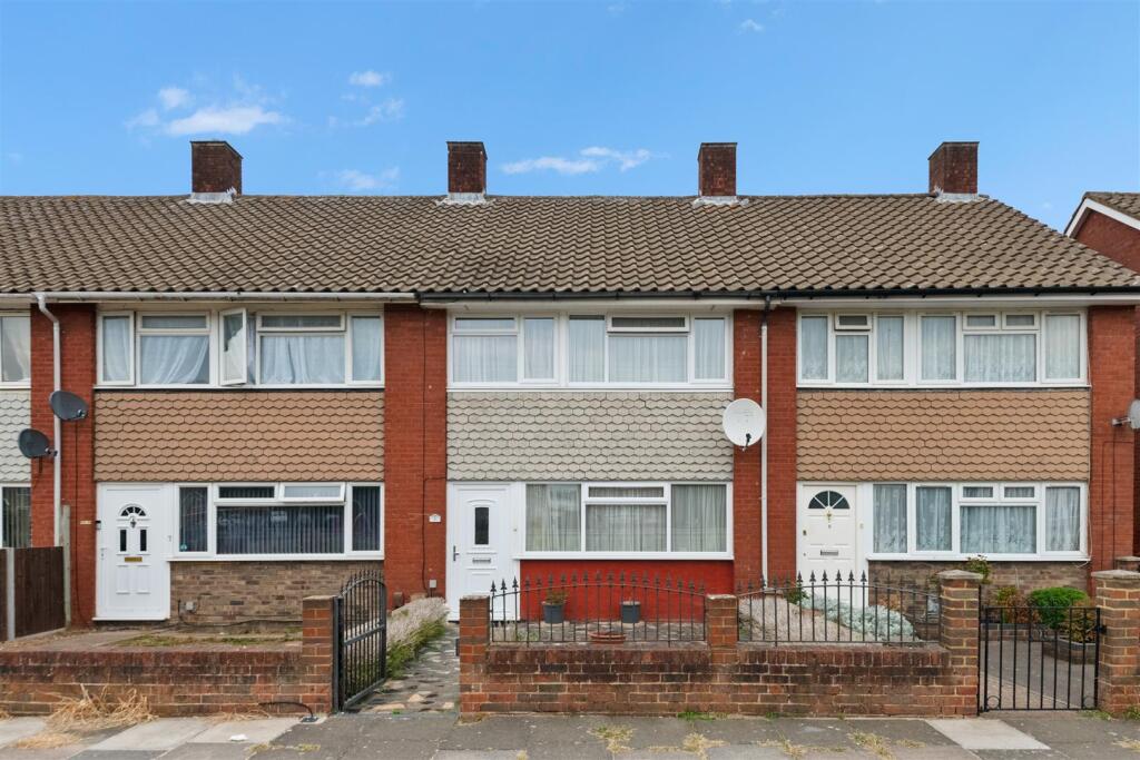 3-bed terraced on Lynton Walk, Hayes, £500,000
