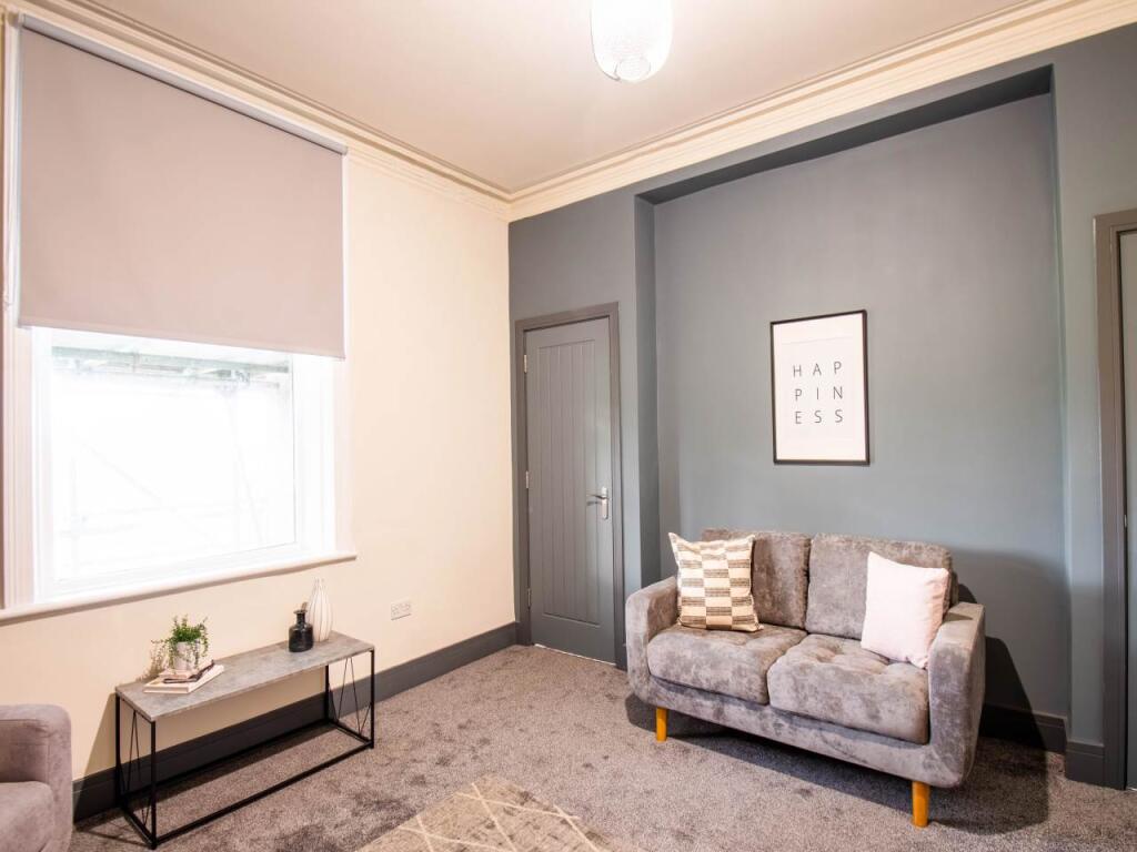 House in Leeds, Bramley - View 4