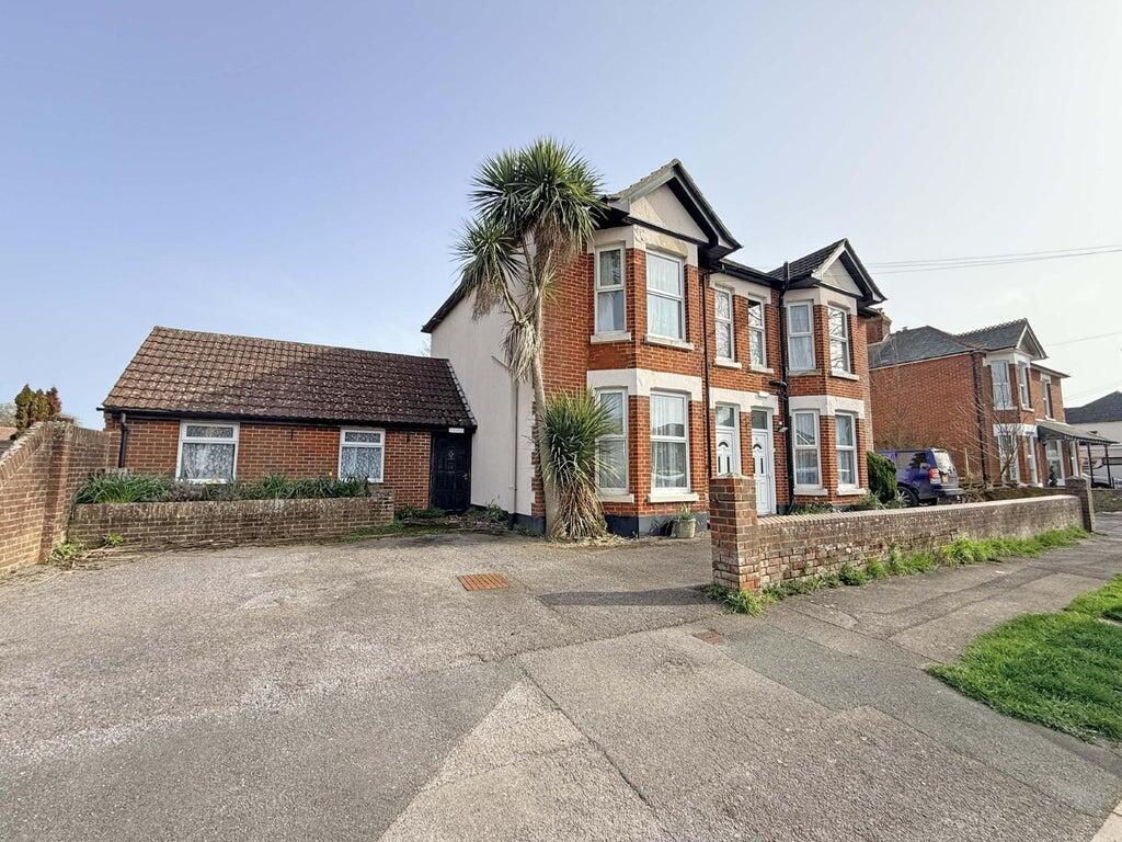 Main image of property: St Leonards Rest Home, 38 St Leonards Avenue, Hayling Island, PO11 9BW