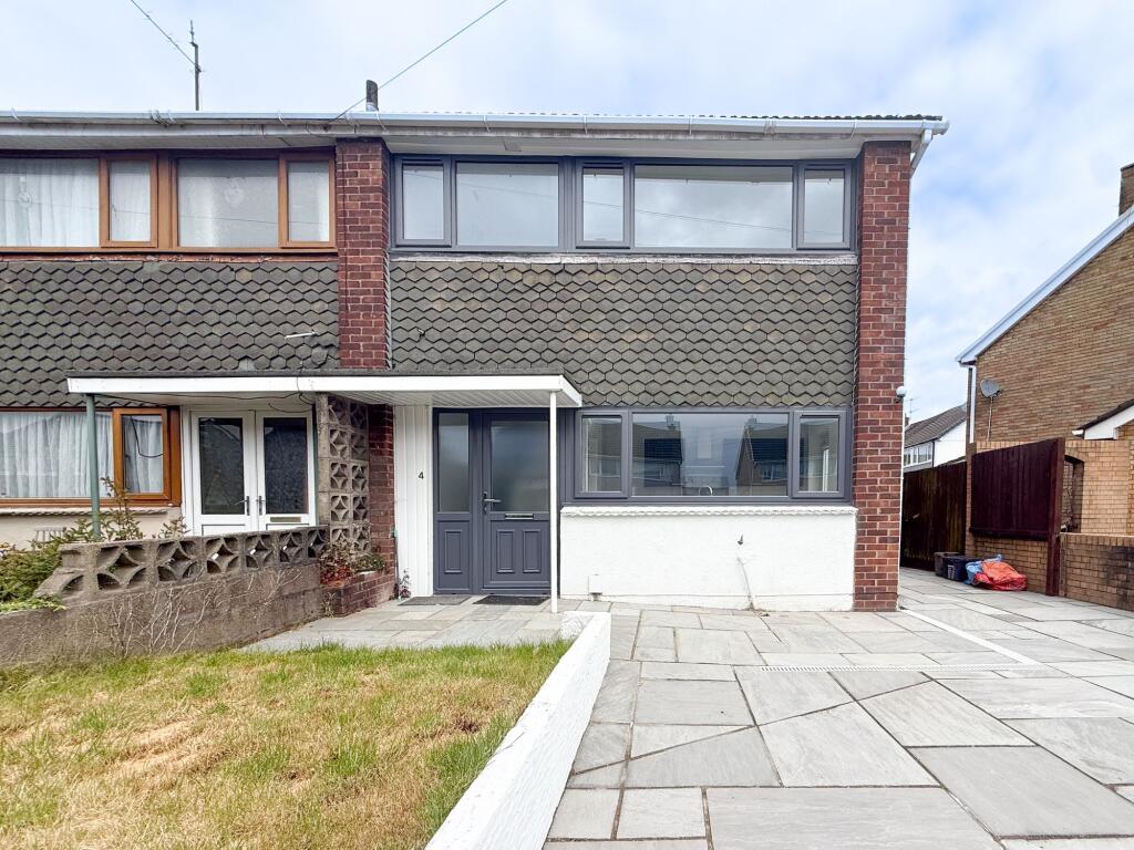 3-bed semi-detached on Hillview Crescent, Newport, NP19, £240,000