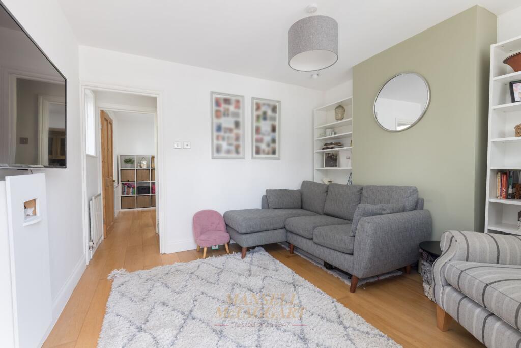 Brookhill Road, Copthorne, RH10 - More
