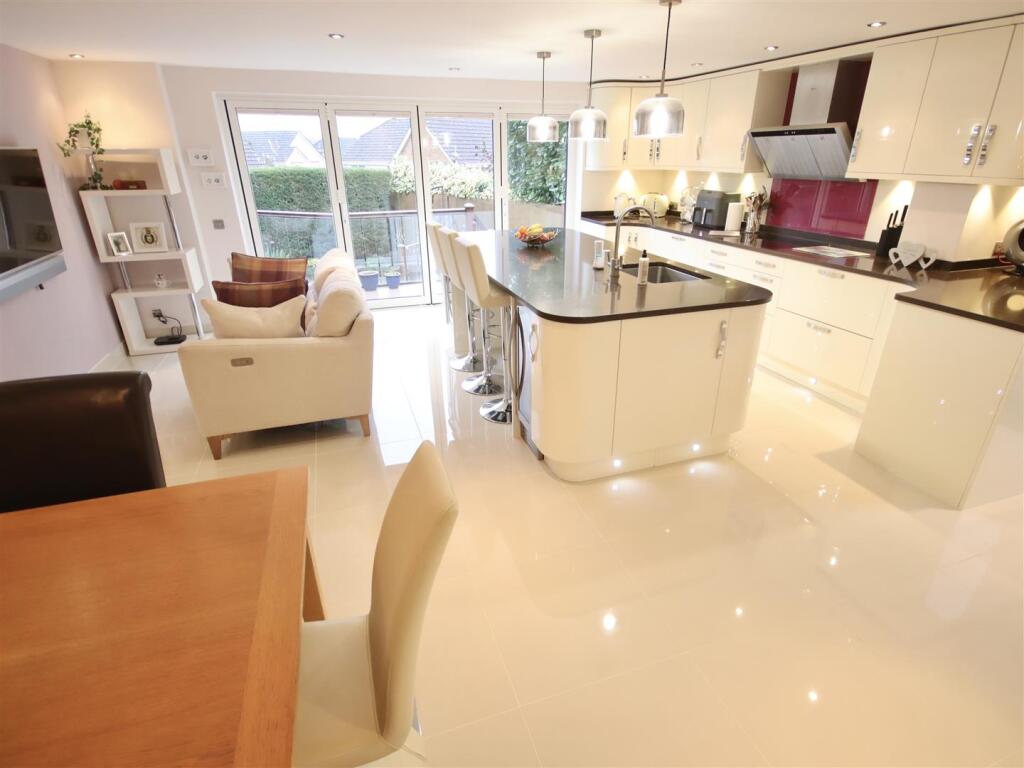 Wishart Way, Chippenham photo 4