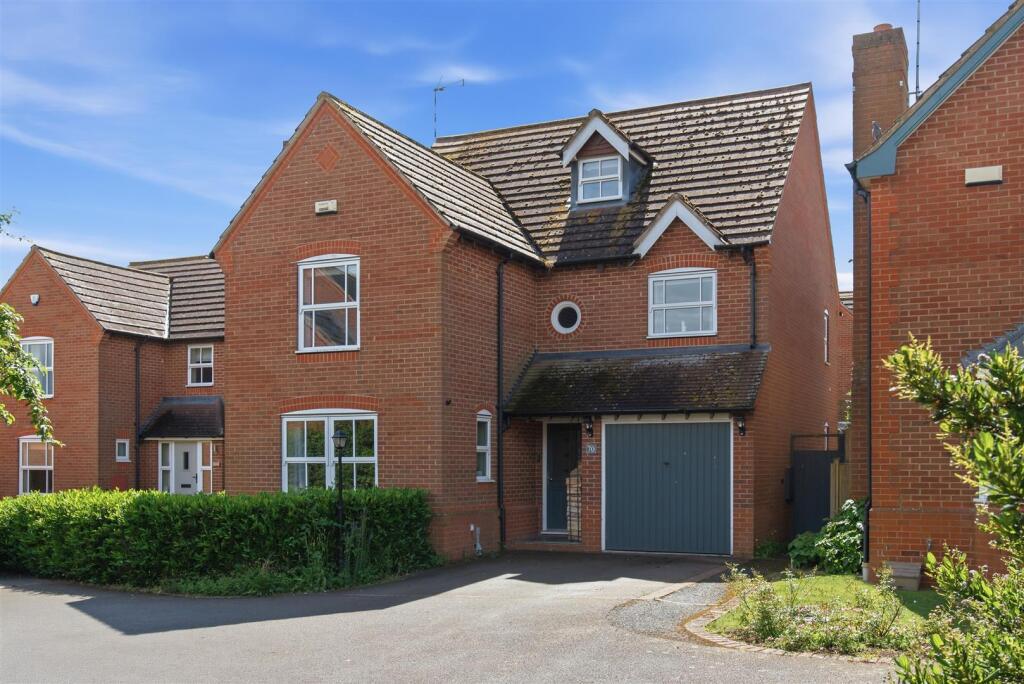 4-bed detached on Hawthorn Way, Shipston-On-Stour, £545,000