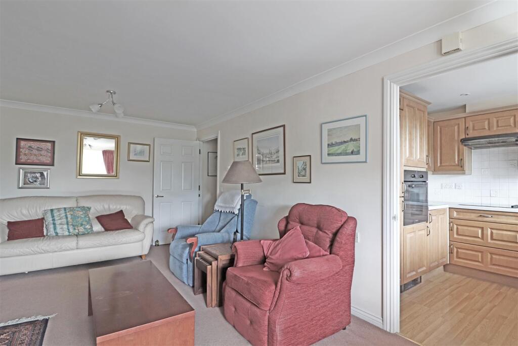 Ladbroke Road, Redhill - More