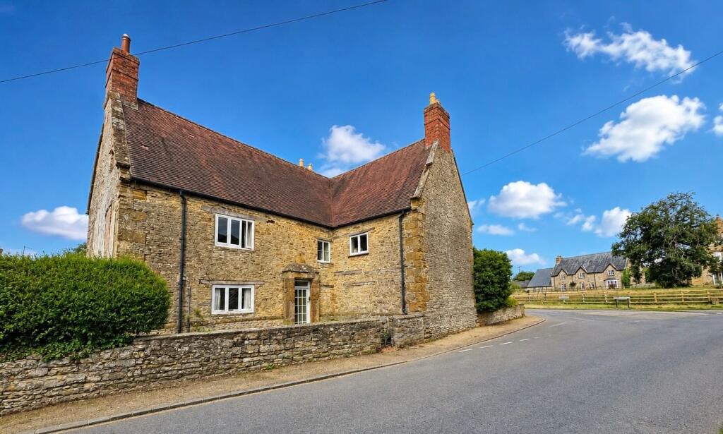 House in Gayton, West Northamptonshire - View 3