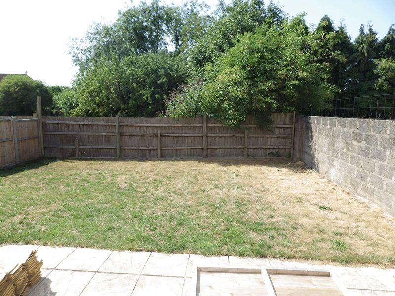 5 bedroom detached house for rent
