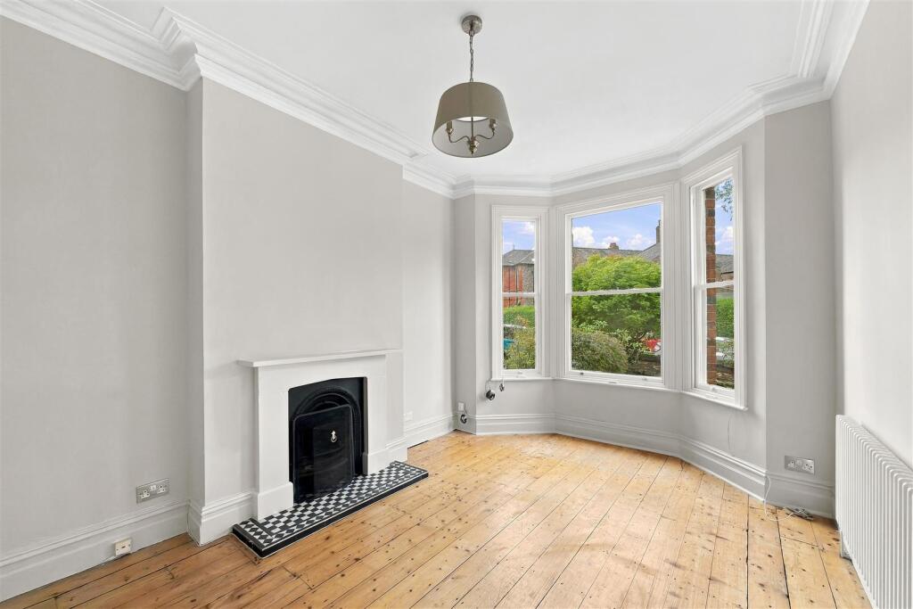 Albert Road East, Hale photo 3