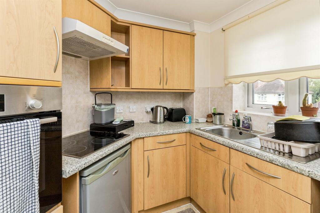 Apartment in Horsham, West Sussex - View 5