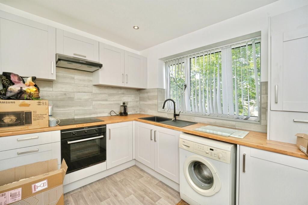 Poplar View, BRADFORD photo 4
