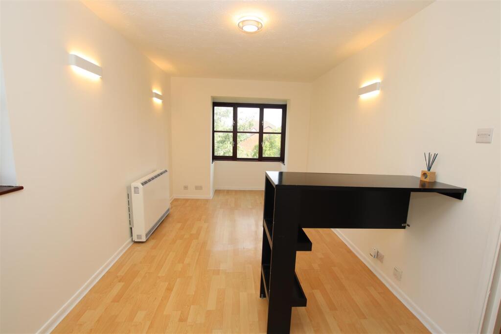 Apartment in Dartford - View 3