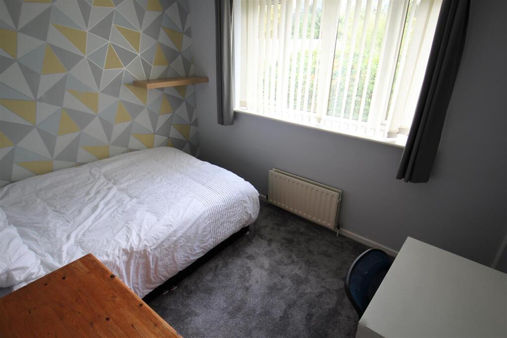 House in Leeds, Burley - More