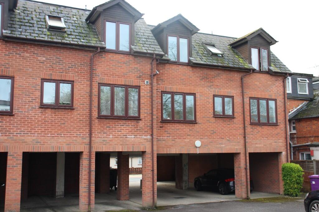 Main image of property: Lincoln Court, Newbury, Berkshire, RG14 5NZ
