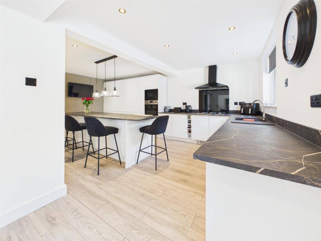 Overdown Road, Tilehurst, Reading – pohled 4