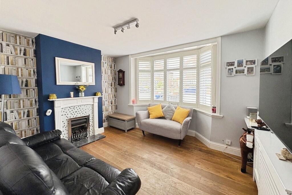 House in Rushmoor, North Town - View 3