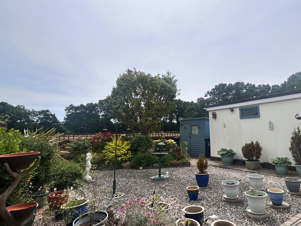 Compton Crescent, West Moors, Ferndown photo 3