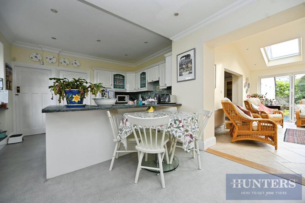Bradford Road, Guiseley, Leeds photo 4