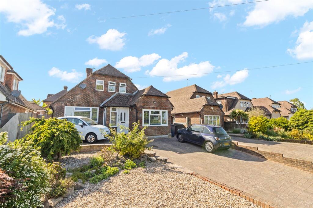4-bed detached on Hawks Road, Hailsham, £400,000