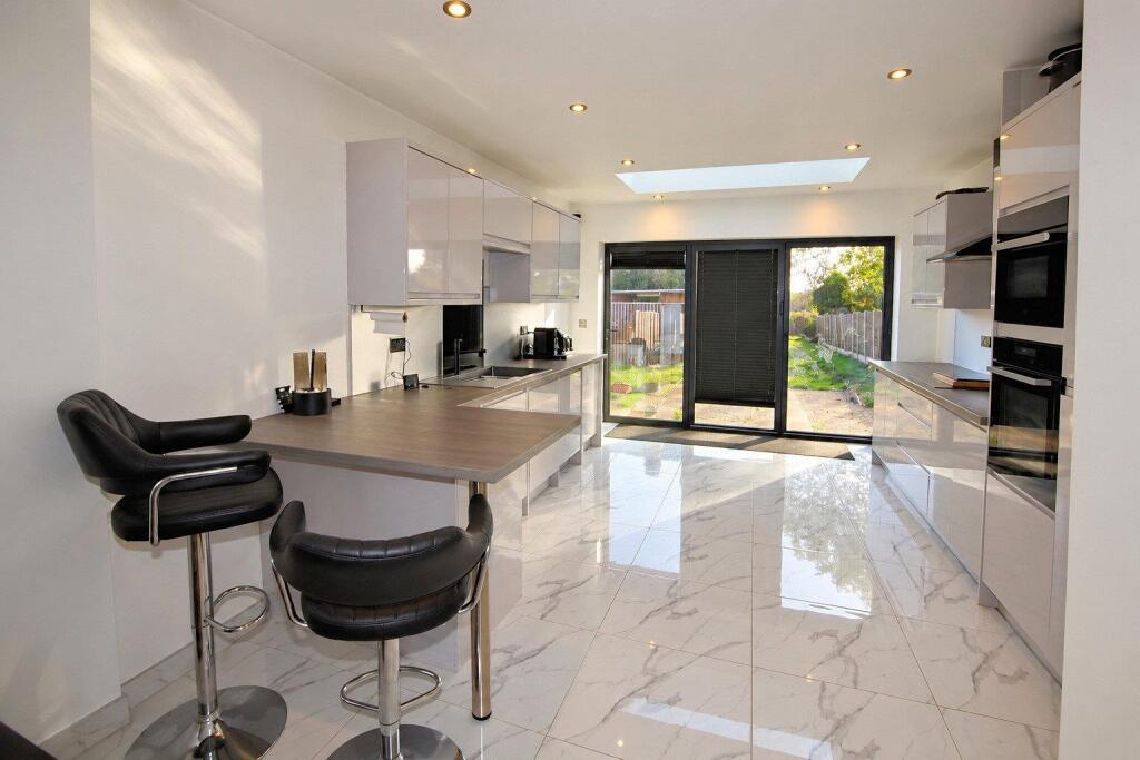 House in Tebworth, Wingfield, Chalgrave - View 4