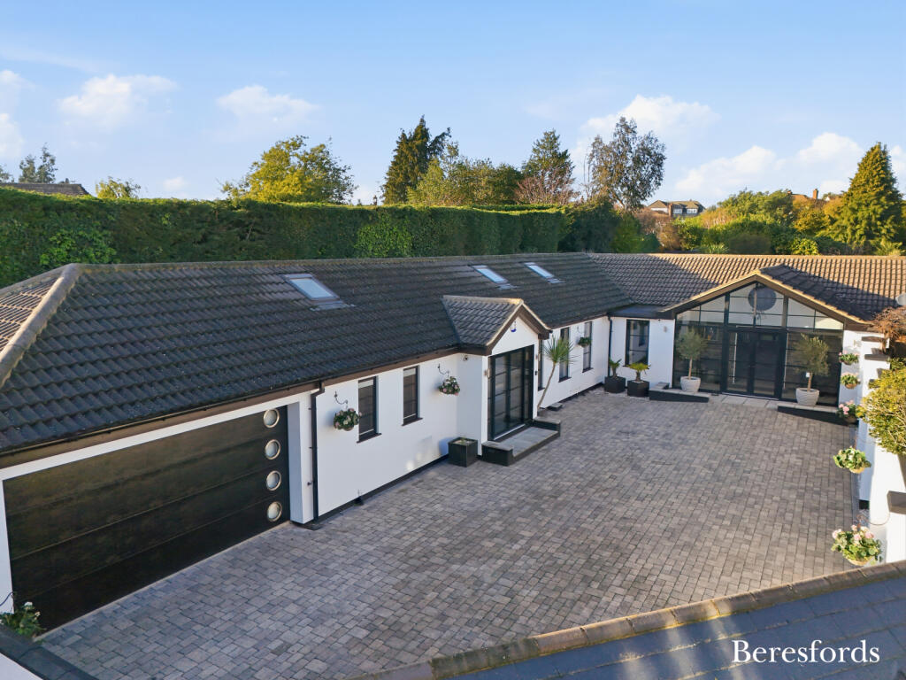 Main image of property: High Road, Rayleigh, SS6