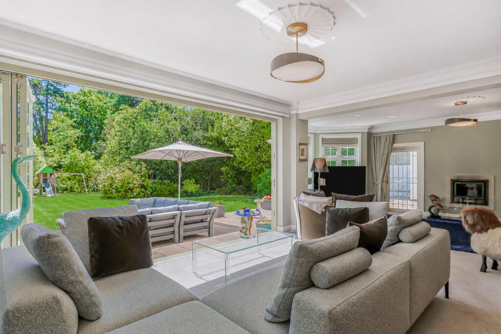House in Bournemouth, Canford Cliffs, Poole - View 2