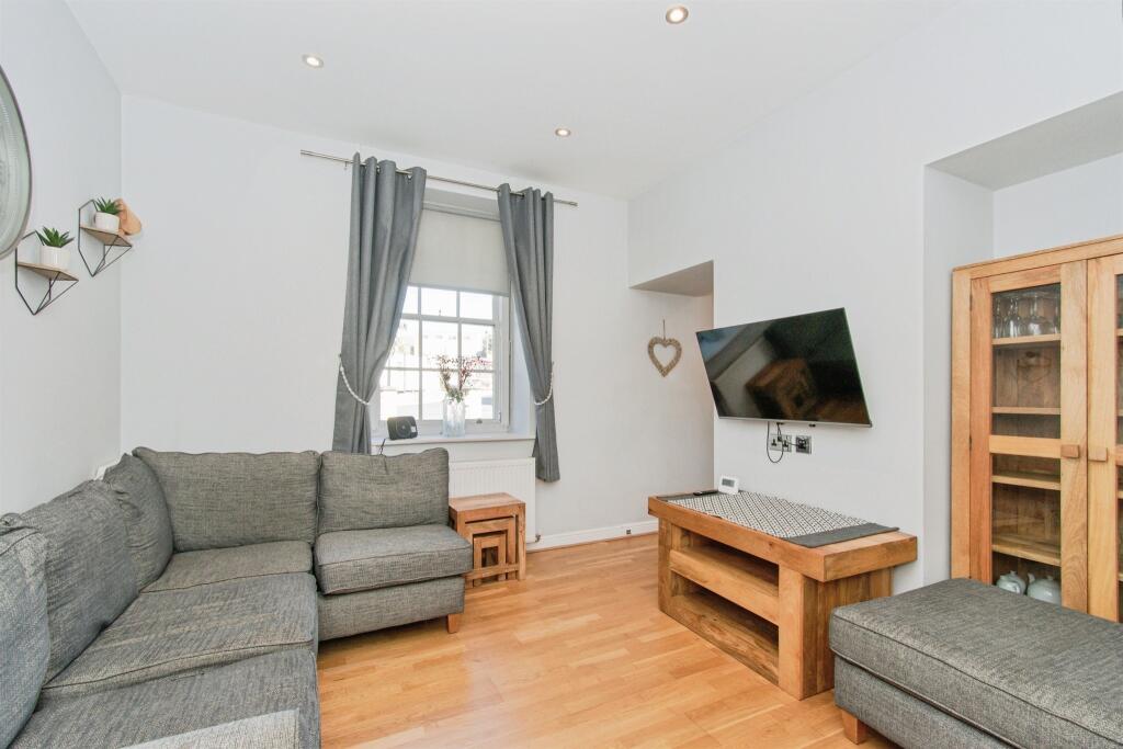 Apartment in Leeds, Kippax - View 4