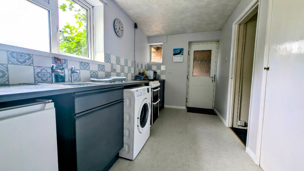 Sutton Field, Whitehill, Hampshire, GU35 photo 3