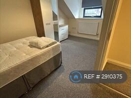 4 bedroom semi-detached house for rent