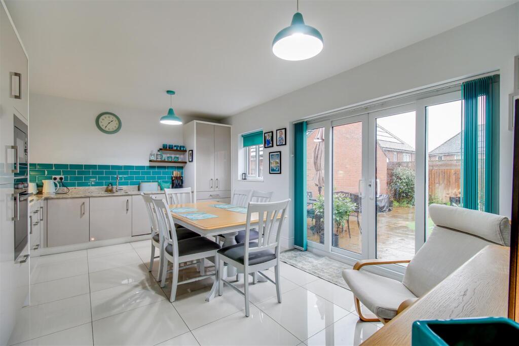 Oakdene Drive, Crofton, Wakefield photo 3