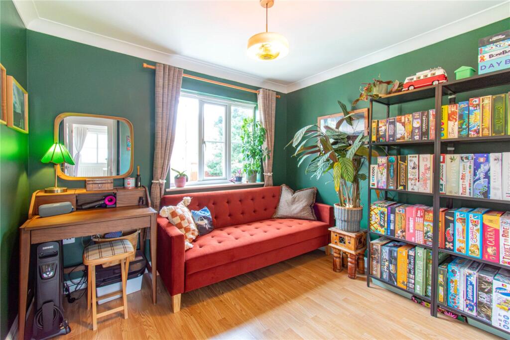 House in Newbury, Ham Marsh, Speenhamland - More