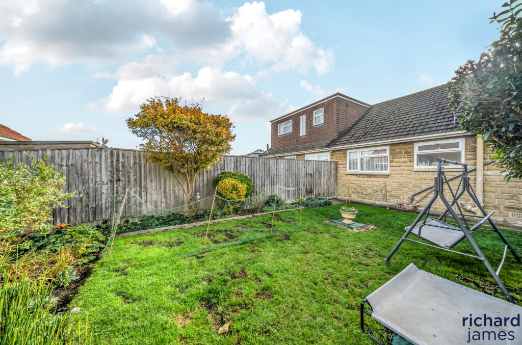 Dart Avenue, Haydon Wick, Swindon, SN25 photo 2